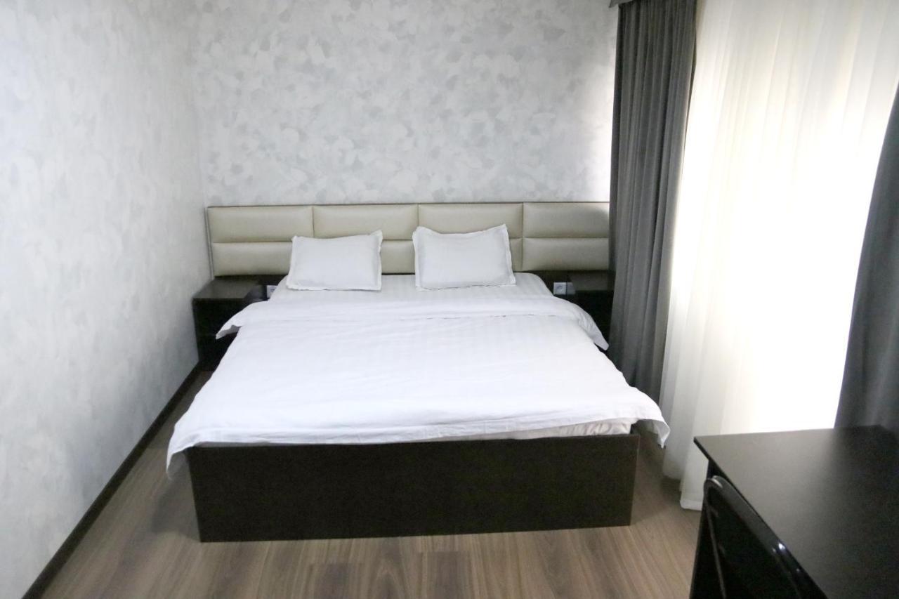 Orion Hotel Tasjkent Buitenkant foto