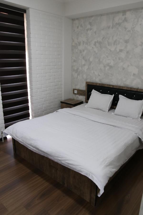 Orion Hotel Tasjkent Buitenkant foto