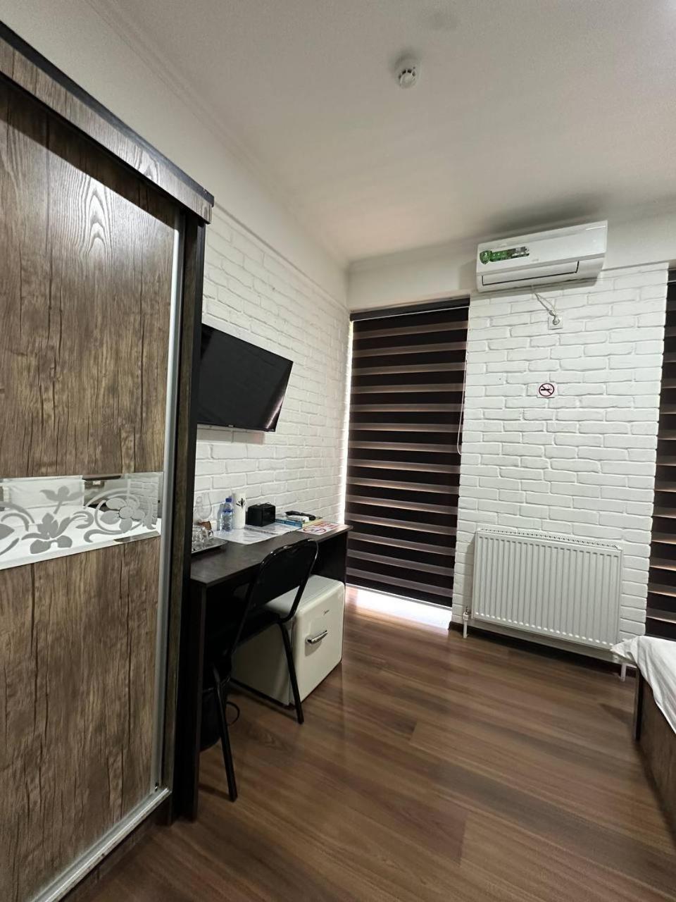 Orion Hotel Tasjkent Buitenkant foto